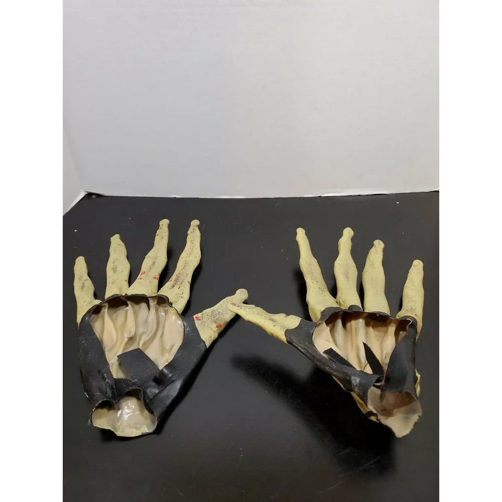 Thin whiteish skeletal hands‎ for Halloween